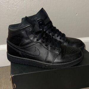 Nike Air Jordan 1 Mids— Triple Black